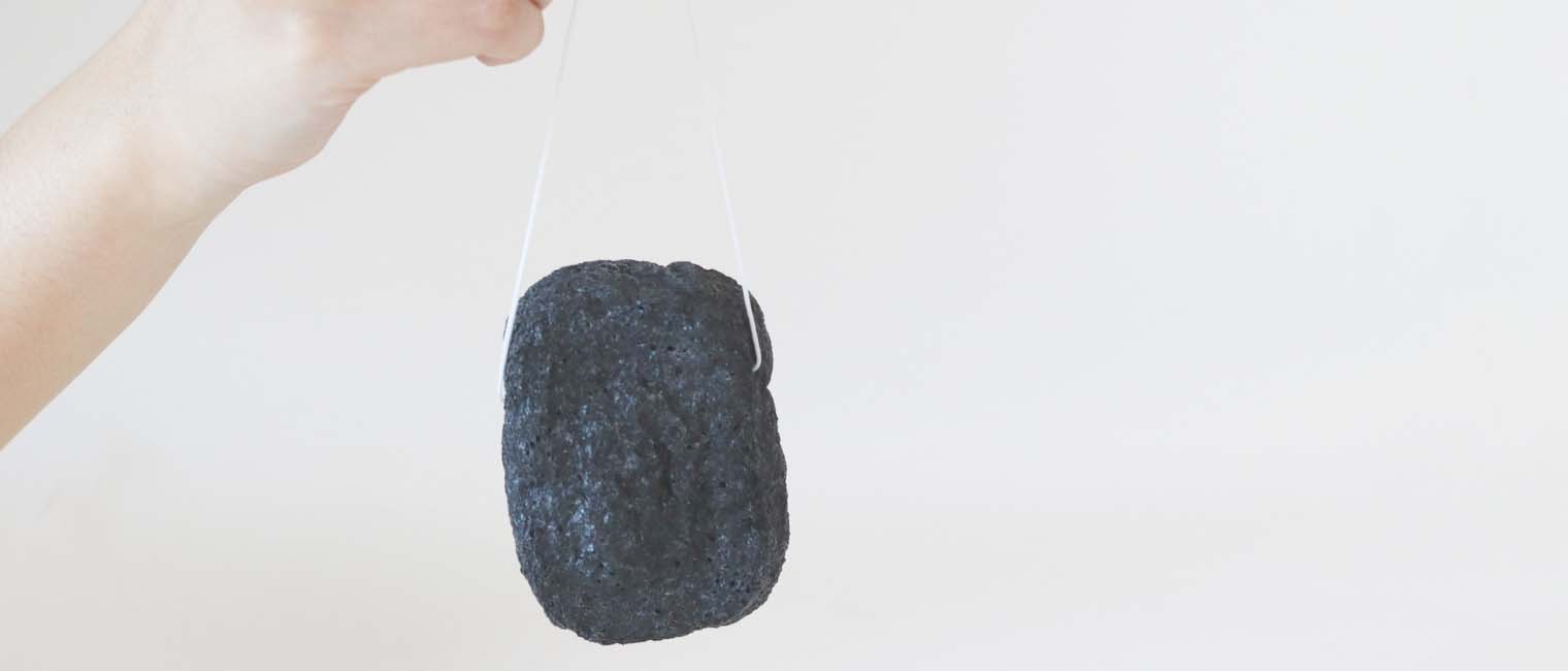 Hang up your sponge to dry it out after using