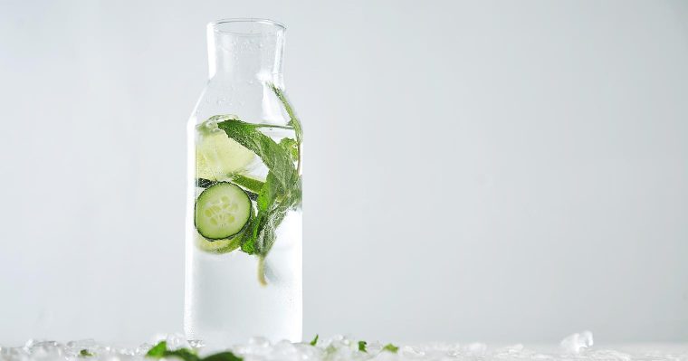 water with lime, cucumber and mint